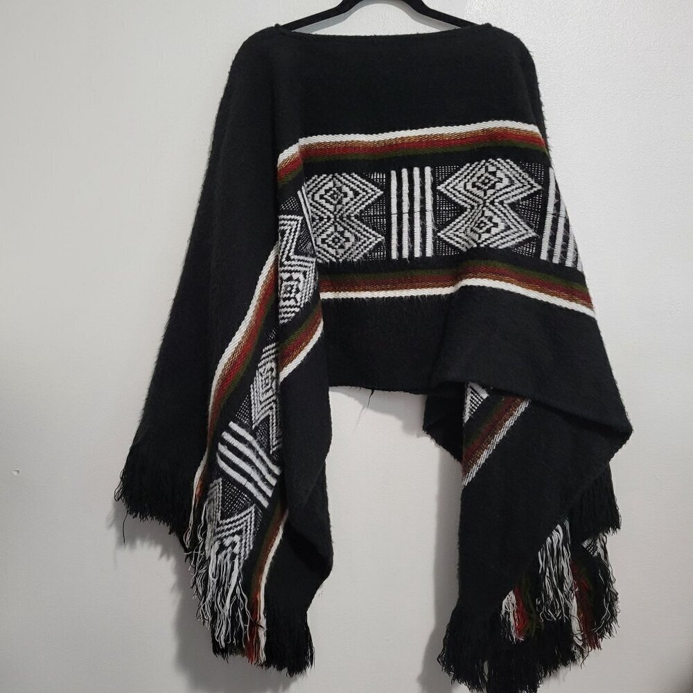 Gorgeous Artsy Aztec Boho Print Poncho Wrap Black Size OS - Picture 2 of 9